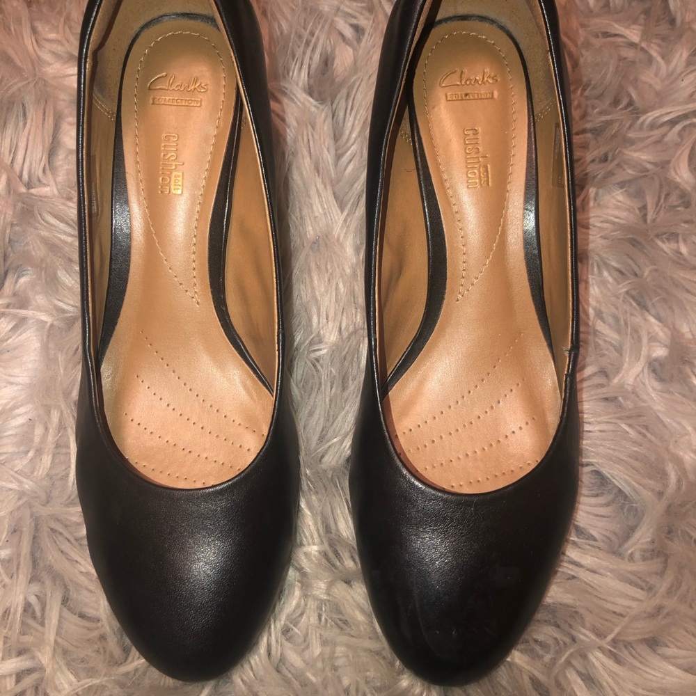 Leather pumps